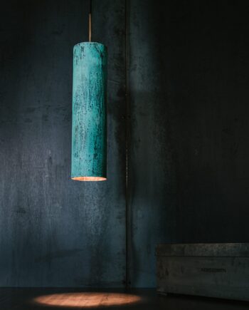 Oxideret Kobber Tube Lampe – Unik Belysning Til Dit Hjem