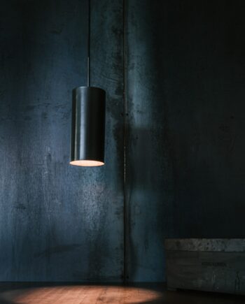 Håndlavet Antik Sort Kobberlampe – Elegant Belysningstilbud
