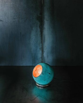 Elegant gulvlampe i oxideret kobber – Fantastisk tilbud!